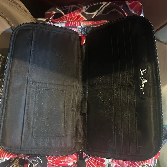 Vera Bradley Red and White Floral Quilted Wallet - Picture 4 of 4